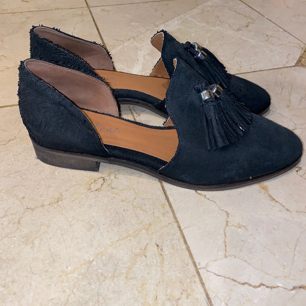 Black loafers with tassel